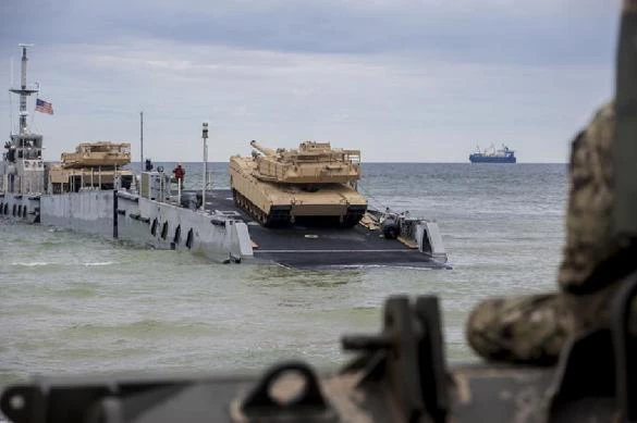 Οι ΗΠΑ εγκαινιάζουν το «σχέδιο Barbarossa» κατά της Ρωσίας – 85 άρματα μάχης και 3.000 στρατιώτες έφθασαν στην Ευρώπη